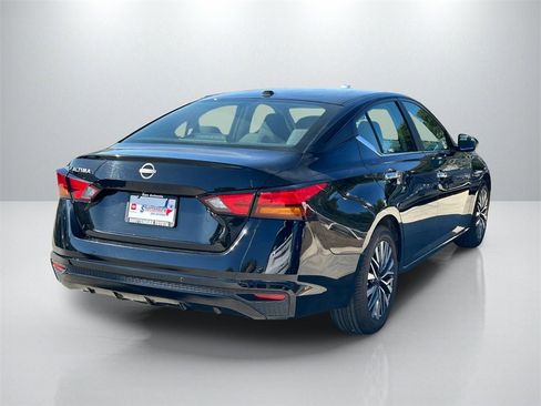 Used 2025 Nissan Altima 2.5 SV image 5