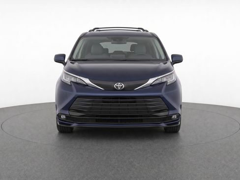 Certified 2026 Toyota Sienna LE AWD/4WD image 5