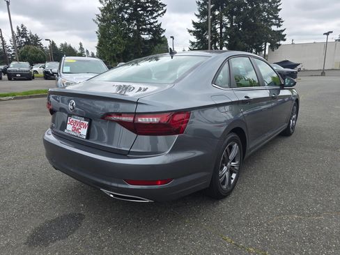 Used 2021 Volkswagen Jetta R-Line FWD image 3