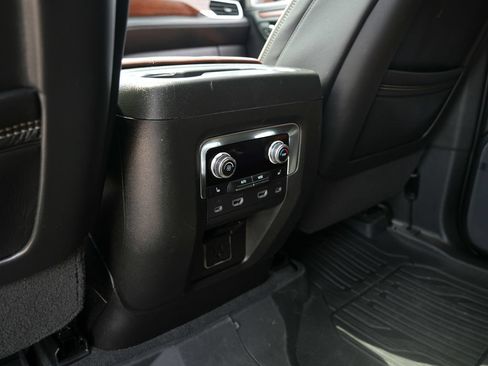 Used 2024 GMC Yukon Denali Ultimate AWD/4WD image 30