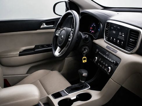 Used 2020 Kia Sportage LX FWD image 3