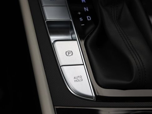 Certified 2025 Hyundai Elantra Limited FWD image 30