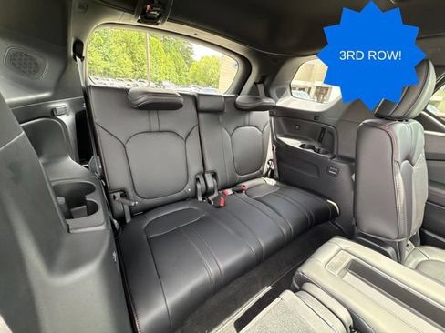 Used 2025 Honda Pilot Black Edition image 27