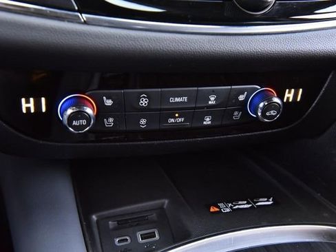 Used 2024 Buick Enclave Premium image 19