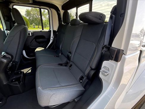 New 2025 Jeep Gladiator Sport image 10