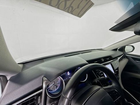 Certified 2018 Toyota Camry XLE image 6