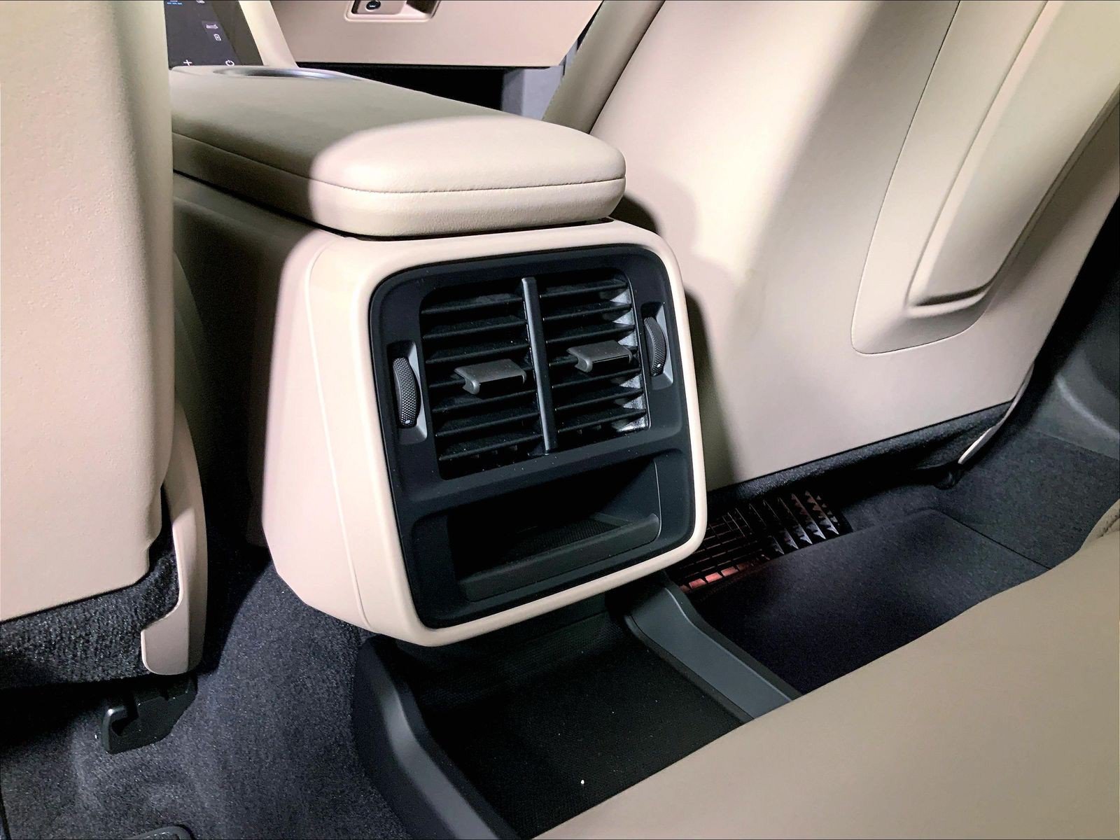 Certified 2025 Porsche Taycan AWD/4WD image 18