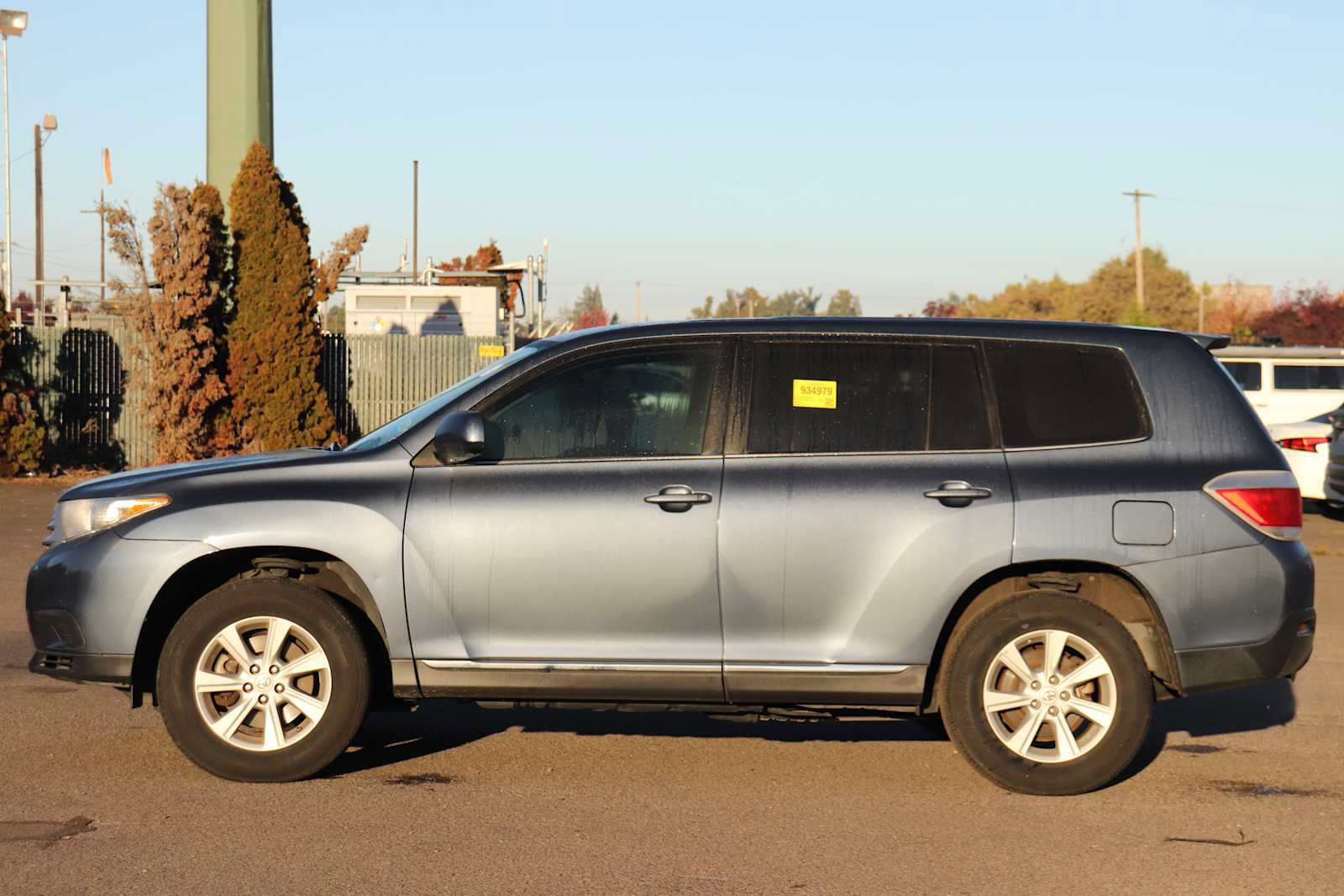 Used 2013 Toyota Highlander FWD w/ Cold Weather Pkg image 8