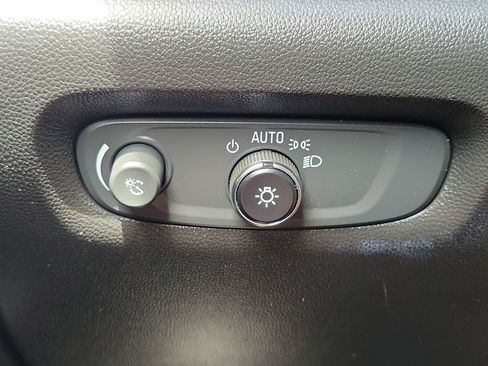 Used 2023 Chevrolet Traverse LT FWD image 25