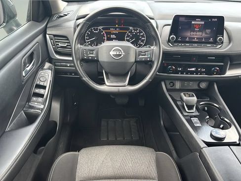 Used 2025 Nissan Rogue SV AWD/4WD image 18
