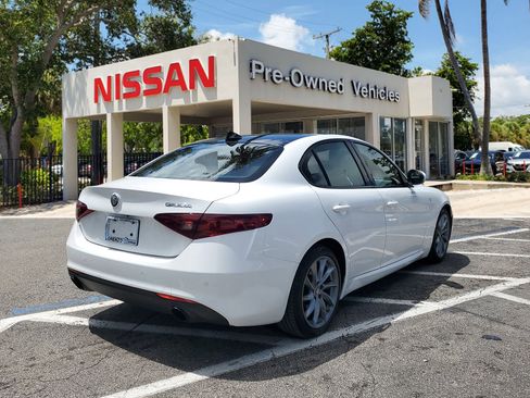 Used 2022 Alfa Romeo Giulia Ti image 4