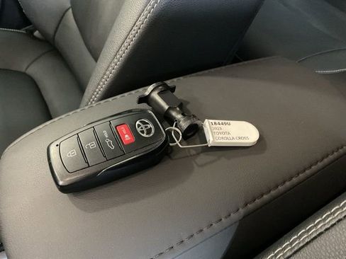 Used 2023 Toyota Corolla Cross XLE w/ Convenience Package image 22
