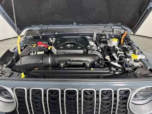 Used 2025 Jeep Wrangler Unlimited Sahara w/ Safety Group AWD/4WD image 30