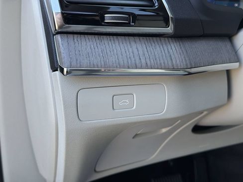 Certified 2024 Volvo XC90 B6 Plus w/ Protection Package Premier AWD/4WD image 17