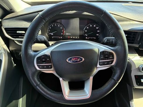 Used 2022 Ford Explorer XLT w/ Equipment Group 202A image 10