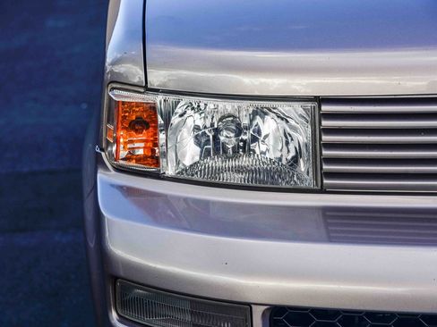 Used 2005 Scion xB image 12