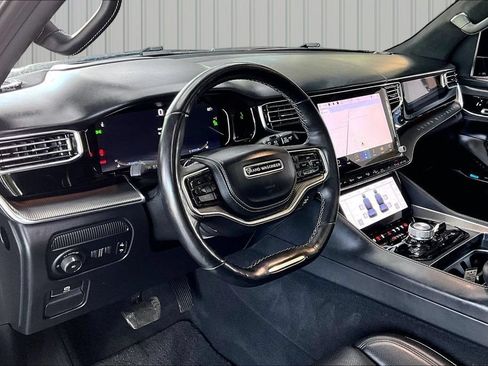Used 2022 Jeep Grand Wagoneer Series II AWD/4WD image 17