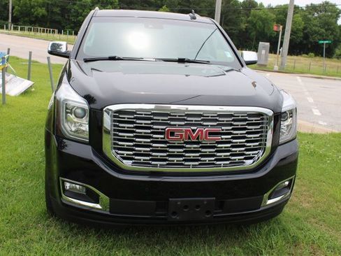 Used 2019 GMC Yukon Denali w/ Denali Ultimate Package image 2