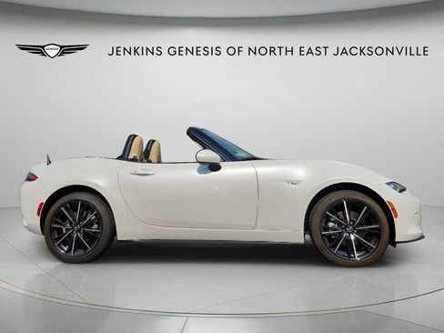 Used 2025 MAZDA MX-5 Miata Grand Touring RWD image 2