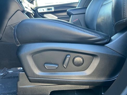Used 2023 Ford Explorer Platinum w/ Technology Package image 12