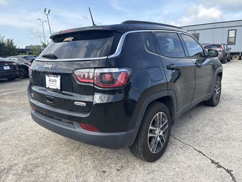 Used 2019 Jeep Compass Latitude w/ Popular Equipment Group FWD image 2