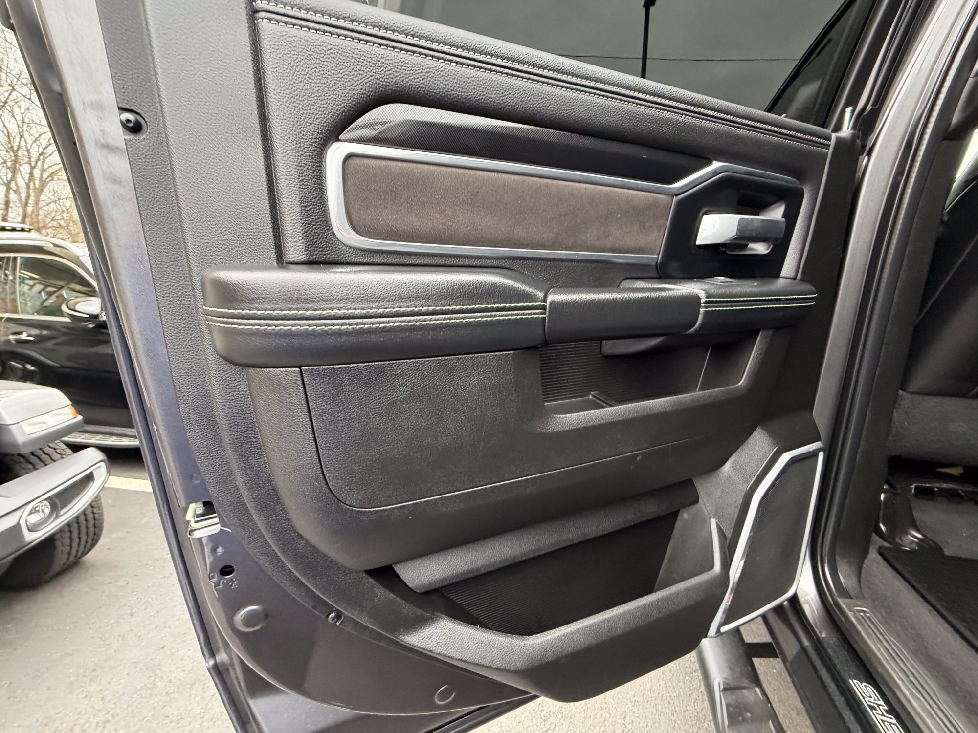Used 2022 RAM 3500 Laramie AWD/4WD image 19