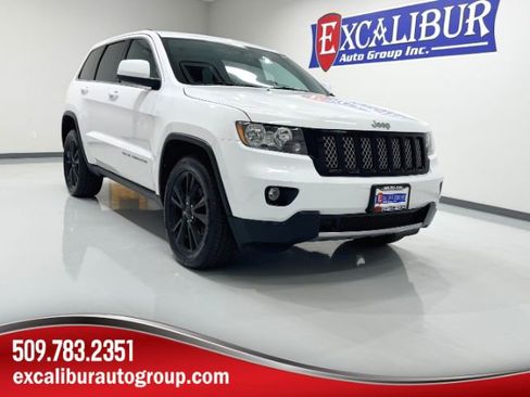 Used 2013 Jeep Grand Cherokee Altitude image 1