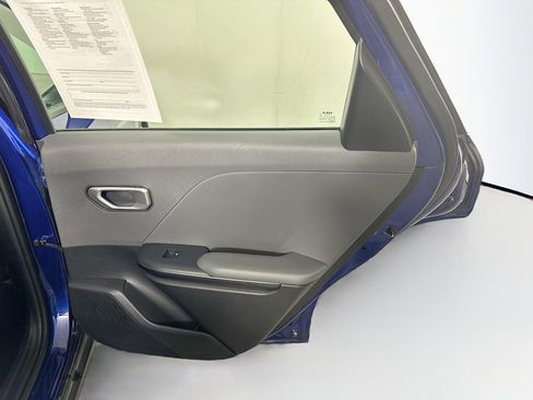 Used 2025 Kia K4 LXS image 29