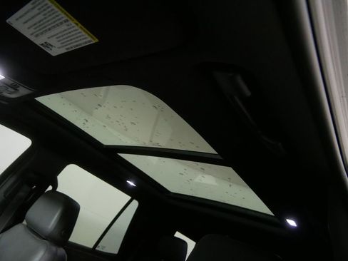 Used 2022 Chevrolet Tahoe Z71 w/ Luxury Package image 17