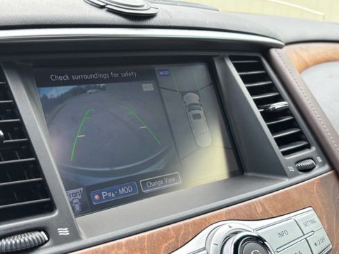 Used 2016 INFINITI QX80 Limited image 9