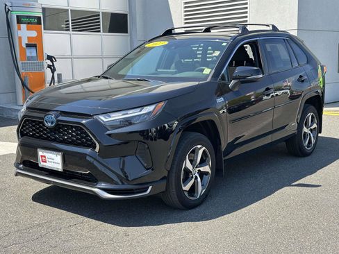 Used 2023 Toyota RAV4 SE w/ Weather & Moonroof Package AWD/4WD image 3