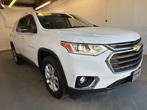 Used 2019 Chevrolet Traverse LT FWD image 4