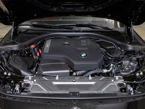 Used 2025 BMW 230i xDrive Coupe w/ Convenience Package image 5