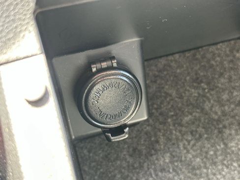 Used 2025 Subaru Outback Premium image 28