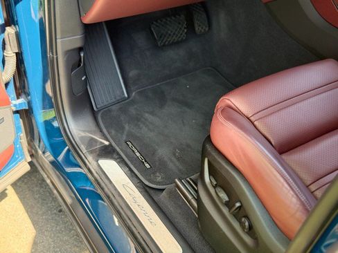 Used 2025 Porsche Cayenne AWD/4WD image 18