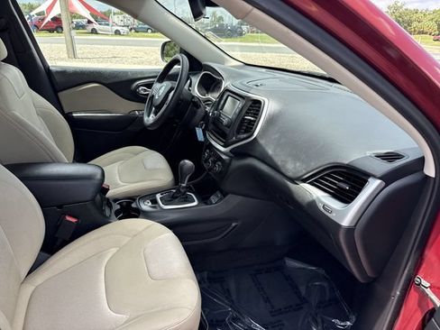 Used 2015 Jeep Cherokee Sport FWD image 19