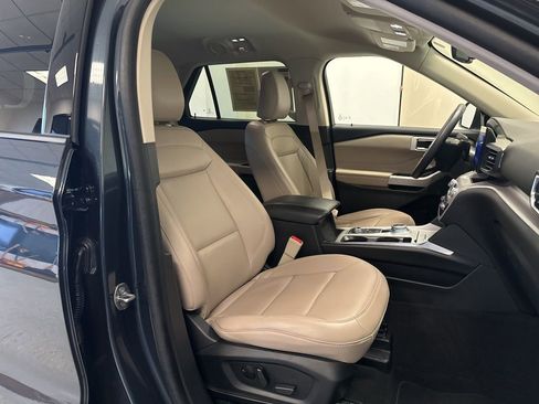 Used 2023 Ford Explorer XLT w/ Equipment Group 202A AWD/4WD image 42