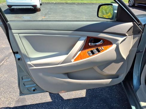 Used 2011 Toyota Camry XLE w/ SE/XLE Extra-Value Pkg FWD image 16