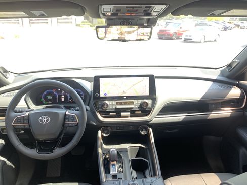 Used 2026 Toyota Grand Highlander AWD Hybrid image 30