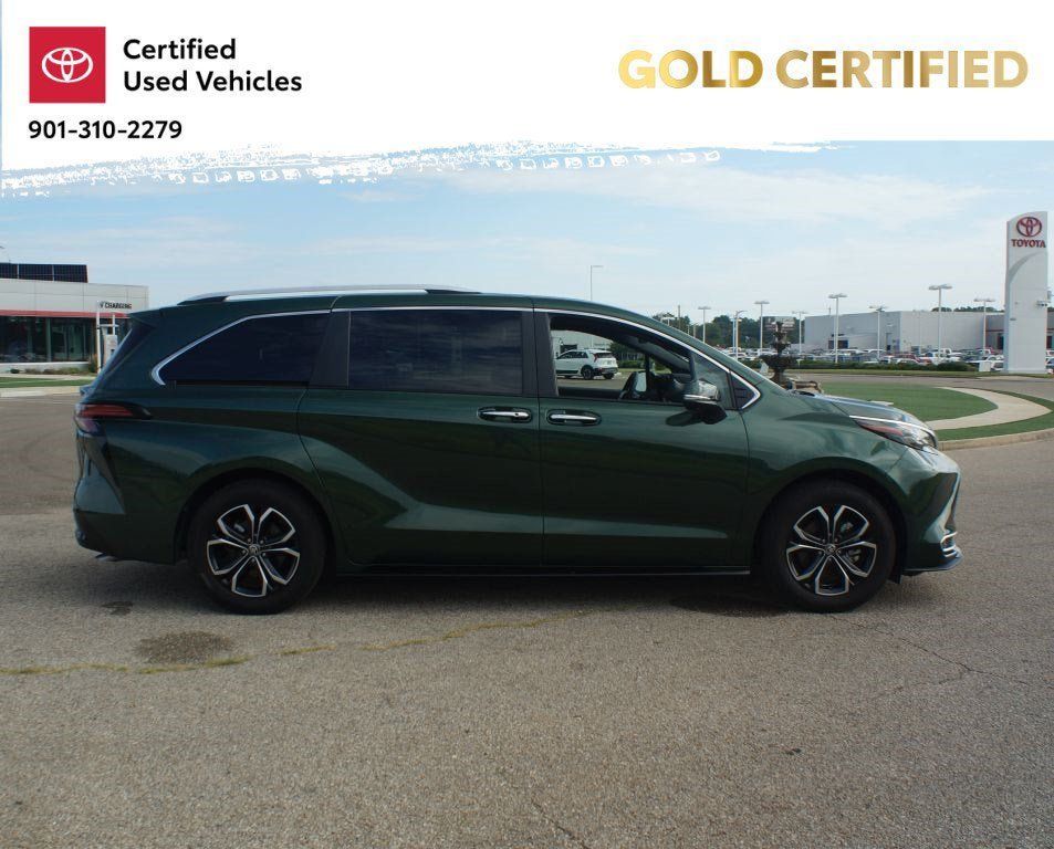 Used 2025 Toyota Sienna Platinum AWD/4WD image 24