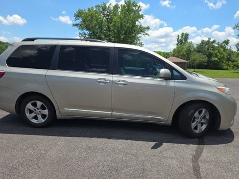 Used 2017 Toyota Sienna LE FWD image 8
