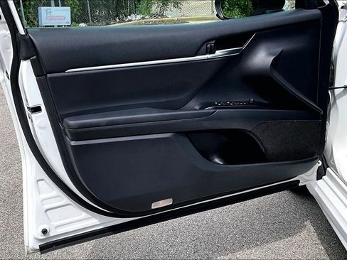 Used 2019 Toyota Camry SE FWD image 21