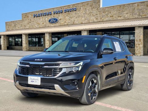 Used 2024 Kia Seltos EX image 2