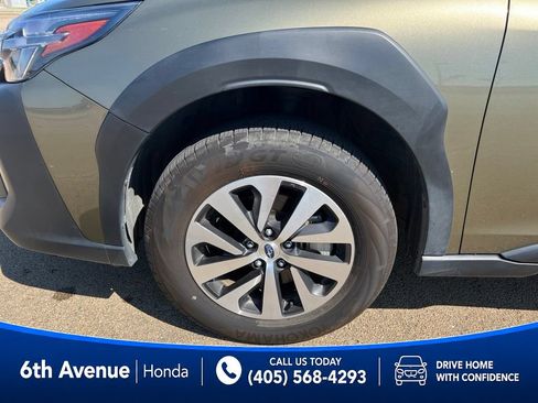 Used 2025 Subaru Outback Premium AWD/4WD image 9
