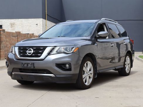 Used 2018 Nissan Pathfinder SL w/ SL Premium Package FWD image 2