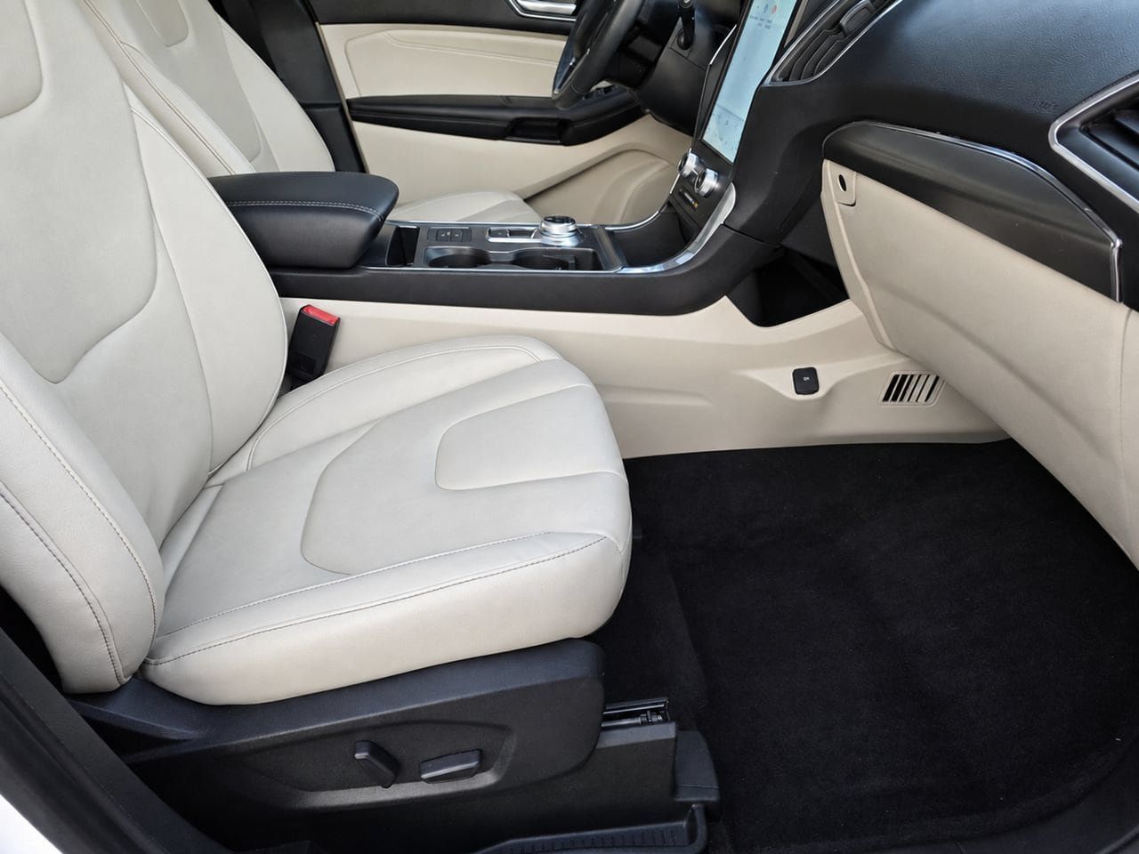 Used 2022 Ford Edge Titanium w/ Cargo Accessory Package AWD/4WD image 31