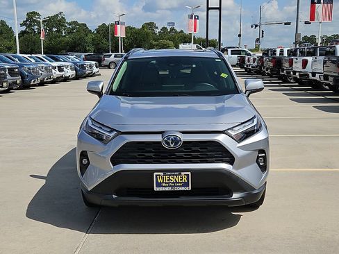 Used 2022 Toyota RAV4 XLE Premium AWD/4WD image 2
