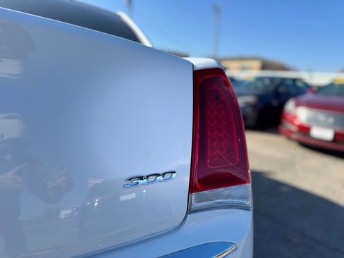 Used 2020 Chrysler 300 Limited image 12