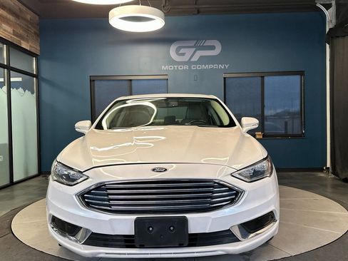 Used 2018 Ford Fusion SE w/ Fusion SE Technology Package image 8