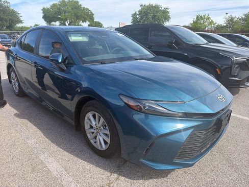 Used 2026 Toyota Camry LE image 3